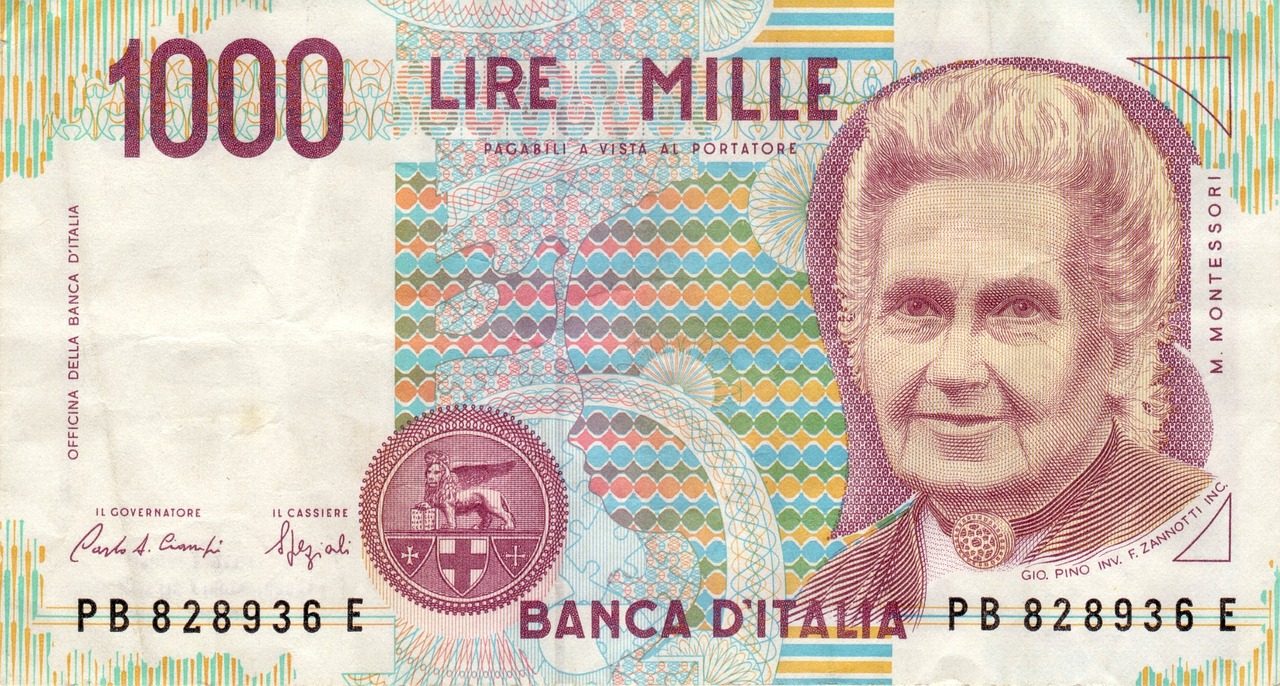 Vecchie Lire con l'immagine di Maria Montessori, simbolo della valuta italiana e dell'educazione.