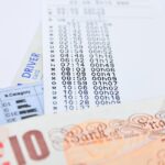 Pensionati esenti dal pagamento del bollo auto nel 2026: tre categorie illustrate nell'articolo.