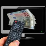 Immagine che mostra un grafico con l'andamento del canone Rai e il nuovo prezzo per il 2026.