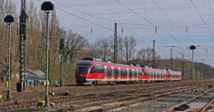 Over 65 in viaggio gratuito su treni regionali a febbraio, risparmiando 40 euro.